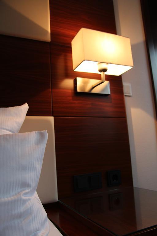 Adena Hotel Μπρέμερχαφεν Εξωτερικό φωτογραφία