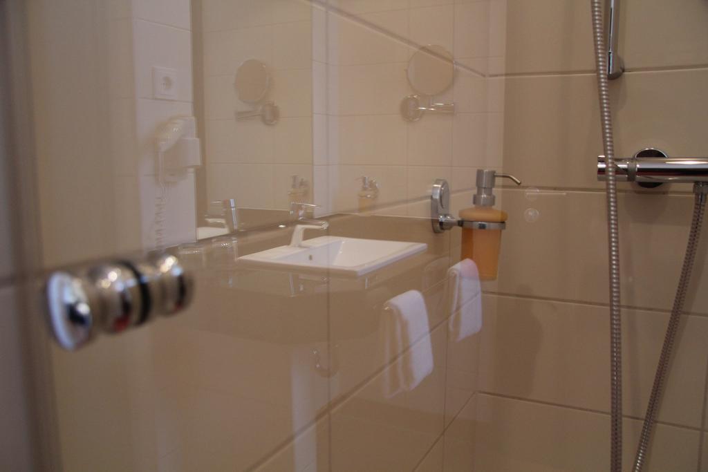 Adena Hotel Μπρέμερχαφεν Εξωτερικό φωτογραφία
