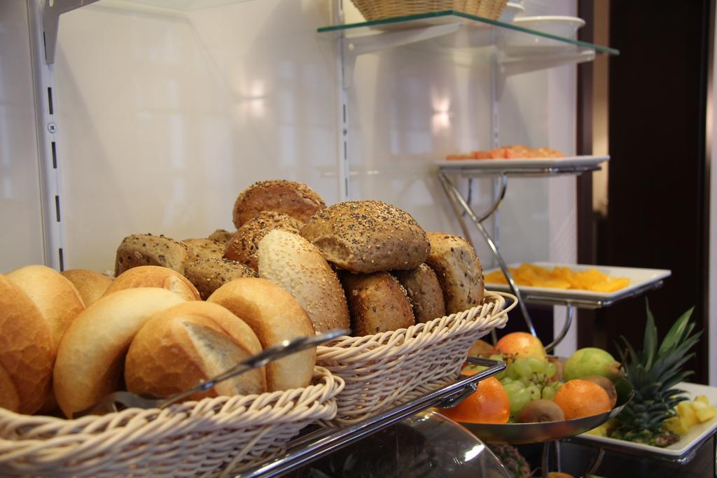 Adena Hotel Μπρέμερχαφεν Εξωτερικό φωτογραφία