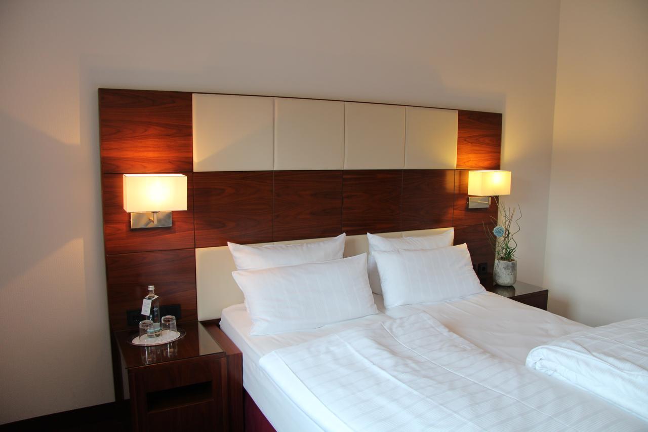 Adena Hotel Μπρέμερχαφεν Εξωτερικό φωτογραφία