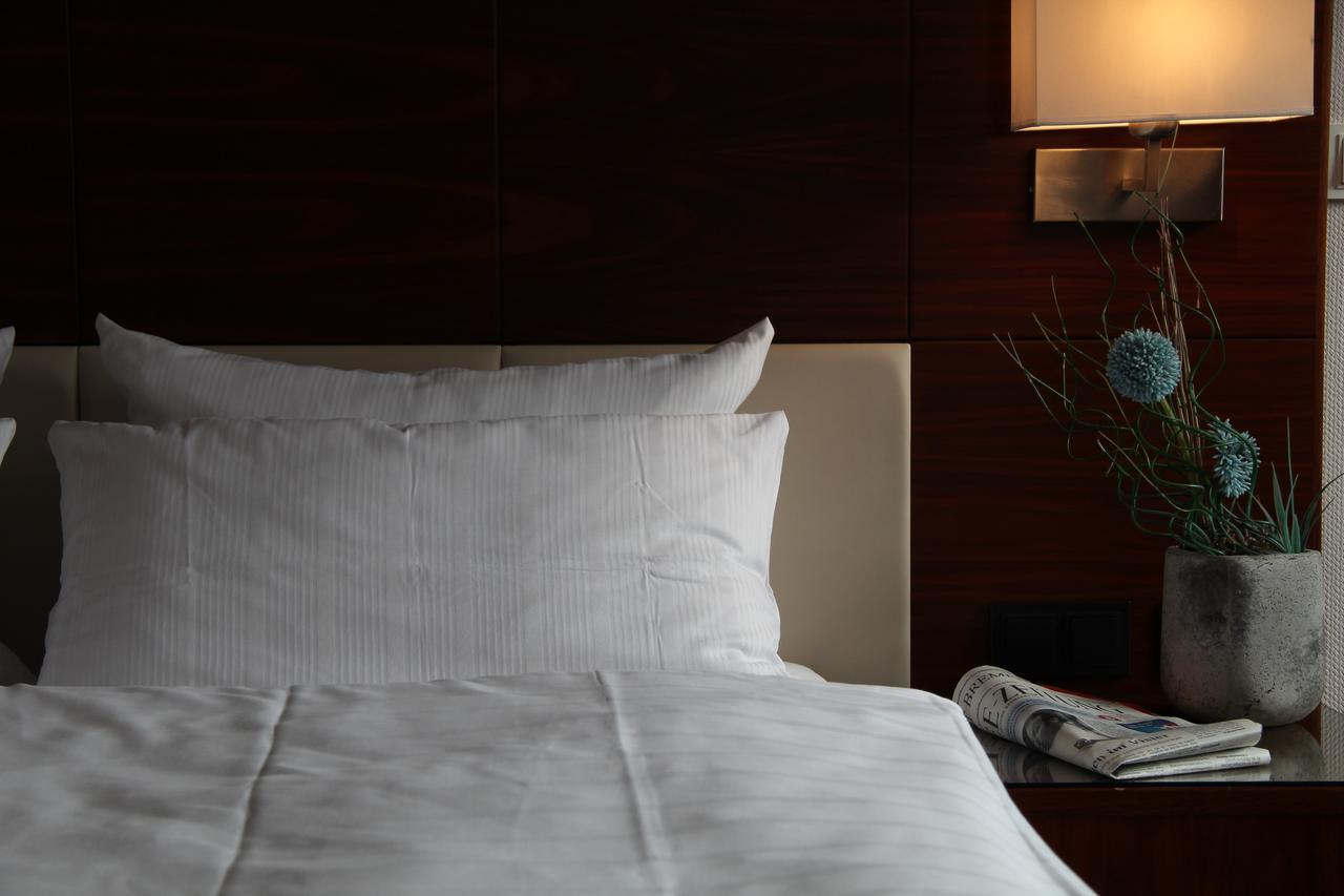 Adena Hotel Μπρέμερχαφεν Εξωτερικό φωτογραφία
