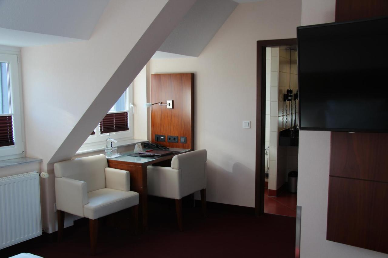 Adena Hotel Μπρέμερχαφεν Εξωτερικό φωτογραφία